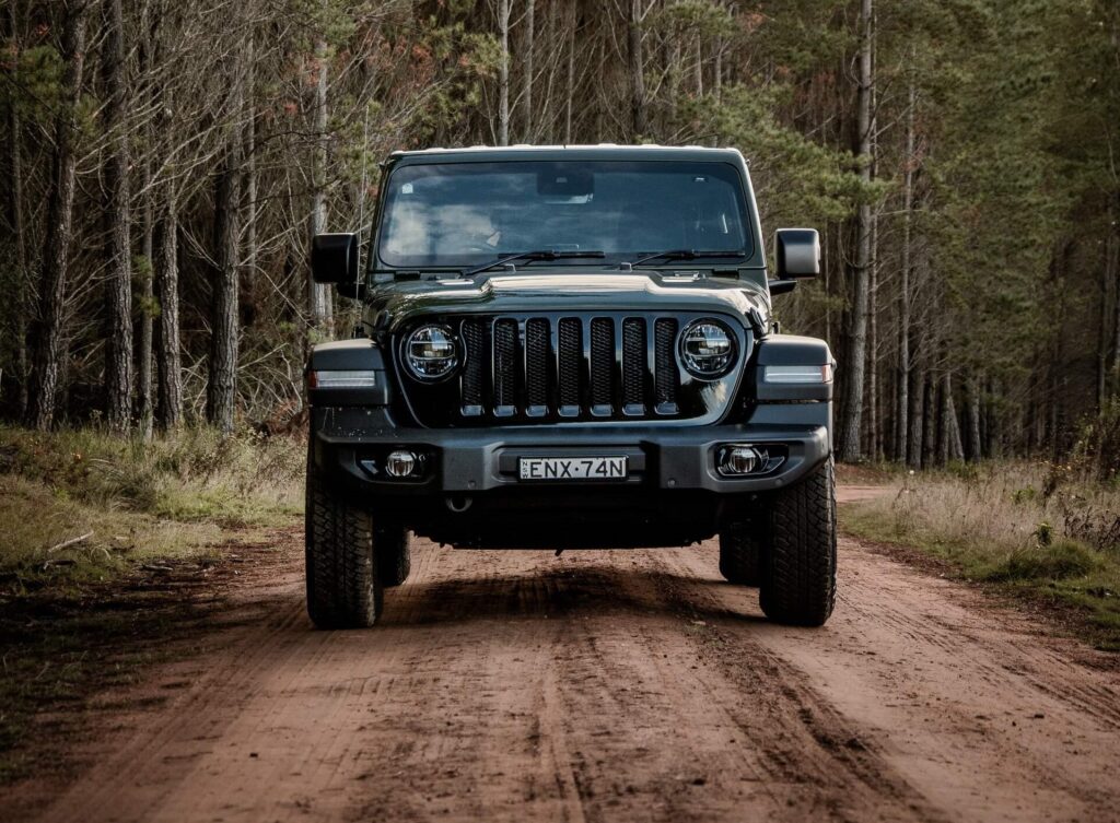 Black,jeep,dirtroad